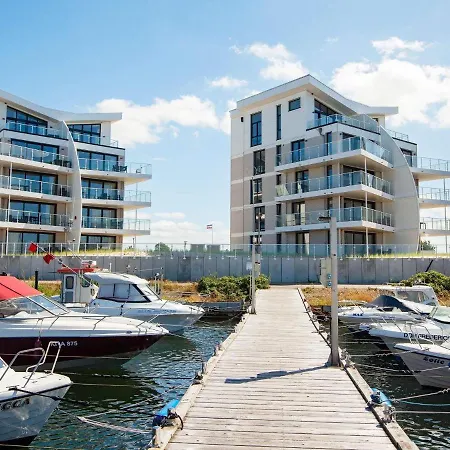 Cozy Modern With Sea Views דירה